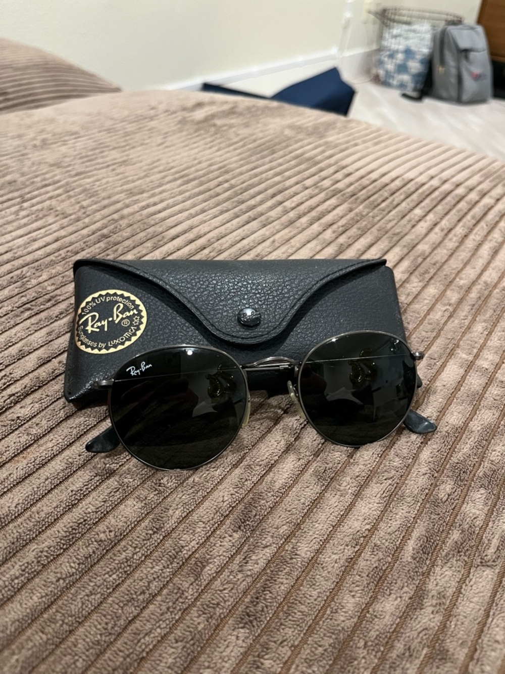 Ray-Ban Round Metal Sunglasses in Black and Silver